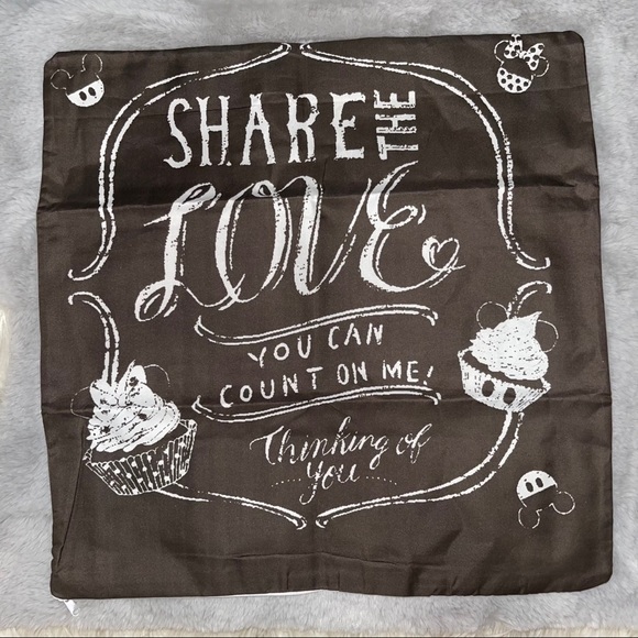 🧁 Disney x Daiso Mickey Minnie Cushion Covers - Picture 2 of 4